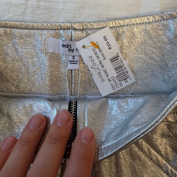 EDIT BY NINE// SILVER METALLIC MINI SKIRT - Picture 3 of 3